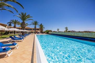 Vila Palmeira Beach Resort | Lagos | Gallery 71